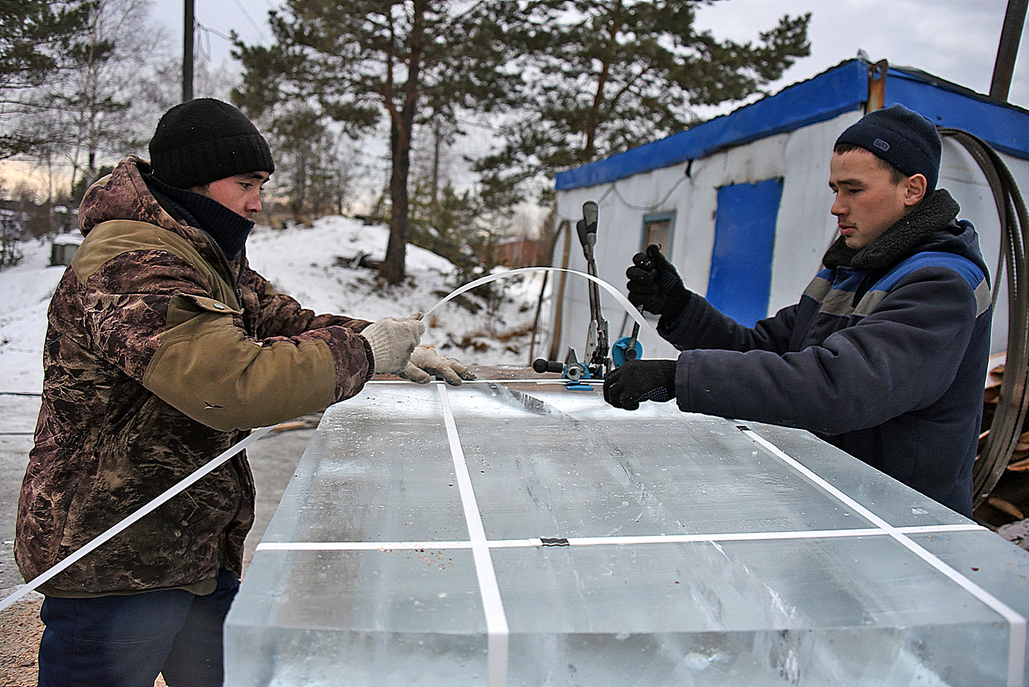 Фоторепортаж: началась заготовка льда для новогоднего городка в центре  Екатеринбурга - «Уральский рабочий»